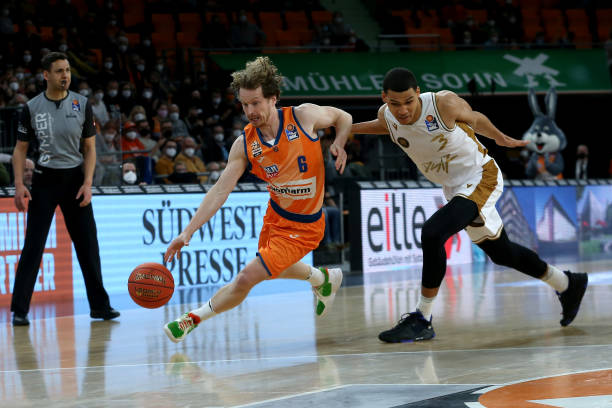 更多依靠的 更多依靠的